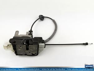 Begagnade Dörrlåsmekanism, 4-dörrars, höger fram Volvo V40 Pris € 34,95 Marginaltabell erbjuds av Auto Rima Druten