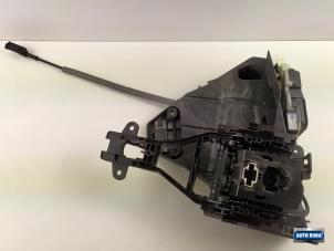 Begagnade Dörrlåsmekanism, 4-dörrars, höger fram Volvo V40 Pris € 34,95 Marginaltabell erbjuds av Auto Rima Druten