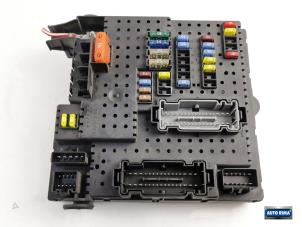 Używane Skrzynka bezpieczników Volvo V70 (SW) 2.4 D 20V Cena € 39,95 Procedura marży oferowane przez Auto Rima Druten