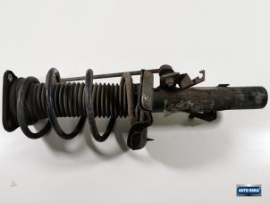 Gebruikte Veerpoot links-voor Volvo V40 (MV) 1.6 D2 Prijs € 49,95 Margeregeling aangeboden door Auto Rima Druten