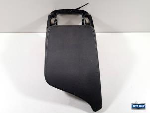 Gebruikte Armleuning Volvo XC90 II 2.0 T8 16V Twin Engine AWD Prijs € 49,95 Margeregeling aangeboden door Auto Rima Druten