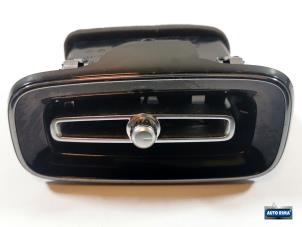 Gebruikte Luchtrooster Dashboard Volvo XC40 (XZ) 1.5 T3 12V Prijs € 24,95 Margeregeling aangeboden door Auto Rima Druten