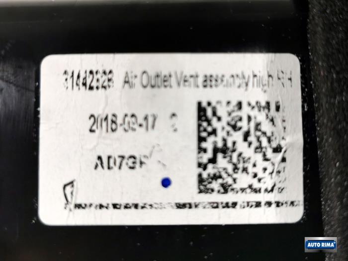 Luftmunstycke, instrumentbräda från en Volvo XC40 (XZ) 1.5 T3 12V 2018