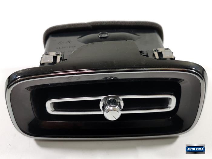 Luftmunstycke, instrumentbräda från en Volvo XC40 (XZ) 1.5 T3 12V 2018