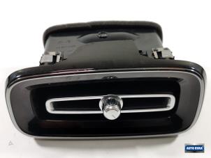 Gebruikte Luchtrooster Dashboard Volvo XC40 (XZ) 1.5 T3 12V Prijs € 24,95 Margeregeling aangeboden door Auto Rima Druten