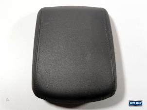 Używane Podlokietnik Volvo C70 (MC) 2.4 20V Cena € 24,95 Procedura marży oferowane przez Auto Rima Druten