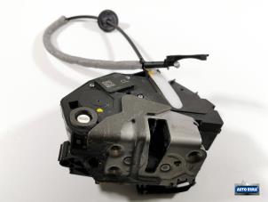 Begagnade Dörrlåsmekanism, 4-dörrars, vänster bak Volvo V60 I (FW/GW) 2.4 D6 20V Plug-in Hybrid AWD Pris € 49,95 Marginaltabell erbjuds av Auto Rima Druten