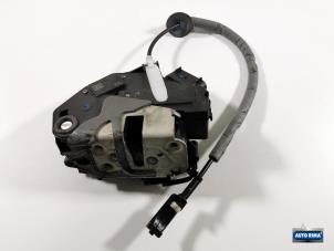 Begagnade Dörrlåsmekanism, 4-dörrars, vänster bak Volvo V60 I (FW/GW) 2.0 T6 16V AWD Pris € 49,95 Marginaltabell erbjuds av Auto Rima Druten