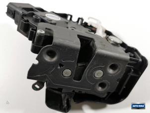 Begagnade Dörrmekanism, 4-dörrars, höger bak Volvo V70 (BW) 2.0 D 16V Pris € 49,95 Marginaltabell erbjuds av Auto Rima Druten