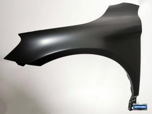 Begagnade Framskärm, vänster Volvo XC60 I (DZ) 2.0 DRIVe 20V Pris € 149,95 Marginaltabell erbjuds av Auto Rima Druten