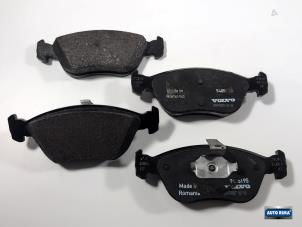 Gebruikte Remblok voor Volvo V70 (GW/LW/LZ) 2.0 Turbo 20V Prijs € 49,95 Margeregeling aangeboden door Auto Rima Druten