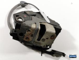 Begagnade Dörrlåsmekanism, 4-dörrars, vänster bak Volvo V60 I (FW/GW) 2.0 T6 16V AWD Pris € 49,95 Marginaltabell erbjuds av Auto Rima Druten