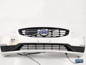 Begagnade Främre stötfångare Volvo V60 I (FW/GW) 2.0 D3 16V Pris € 649,95 Marginaltabell erbjuds av Auto Rima Druten