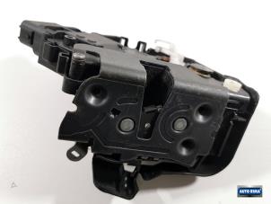 Begagnade Dörrmekanism, 4-dörrars, höger bak Volvo V70 (BW) 2.4 D 20V Pris € 49,95 Marginaltabell erbjuds av Auto Rima Druten