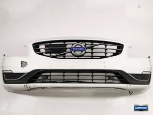 Begagnade Främre stötfångare Volvo V60 I (FW/GW) 2.4 D6 20V Plug-in Hybrid AWD Pris € 649,95 Marginaltabell erbjuds av Auto Rima Druten