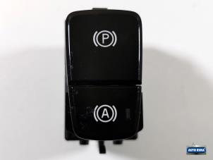 Gebruikte Handrem schakelaar Volvo XC40 (XZ) 1.5 T3 12V Prijs € 39,95 Margeregeling aangeboden door Auto Rima Druten