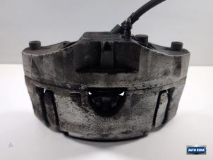 Begagnade Främre bromsok, vänster Volvo V70 (SW) 2.4 T5 20V Pris € 99,95 Marginaltabell erbjuds av Auto Rima Druten