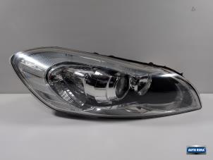 Gebruikte Koplamp links Volvo C70 (MC) 2.0 D3 20V Prijs € 374,95 Margeregeling aangeboden door Auto Rima Druten