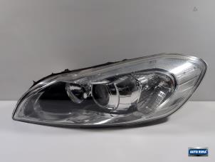 Gebruikte Koplamp links Volvo C70 (MC) 2.0 D3 20V Prijs € 374,95 Margeregeling aangeboden door Auto Rima Druten