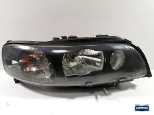 Gebruikte Koplamp rechts Volvo XC70 (SZ) XC70 2.5 T 20V Prijs € 349,95 Margeregeling aangeboden door Auto Rima Druten