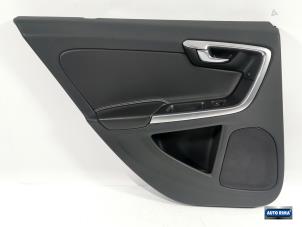 Begagnade List, bakdörr, 4-dörrars, vänster Volvo V60 I (FW/GW) 1.6 T4 16V Pris € 74,95 Marginaltabell erbjuds av Auto Rima Druten