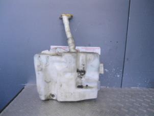 Gebruikte Ruitensproeiertank voor Renault Laguna II Grandtour (KG) 2.2 dCi 150 16V Prijs op aanvraag aangeboden door de Graaf autodemontage B.V.