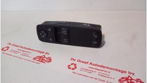 Begagnade Flerfunktionsbrytare, fönster Mercedes A (W169) 2.0 A-200 CDI 16V 3-Drs. Pris € 30,00 Marginaltabell erbjuds av de Graaf autodemontage B.V.
