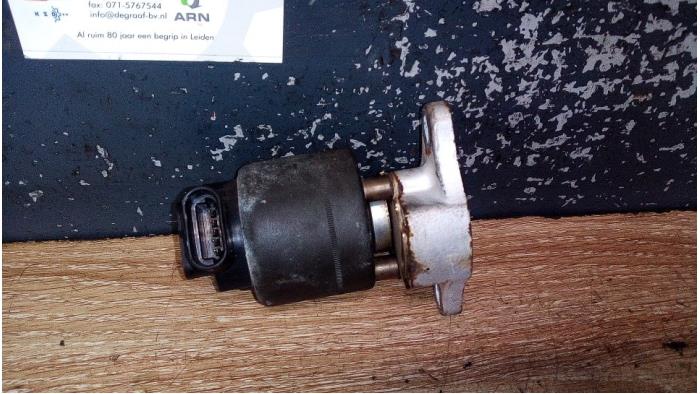 EGR Klep van een Opel Omega B (25/26/27) 2.5i V6 24V 2001
