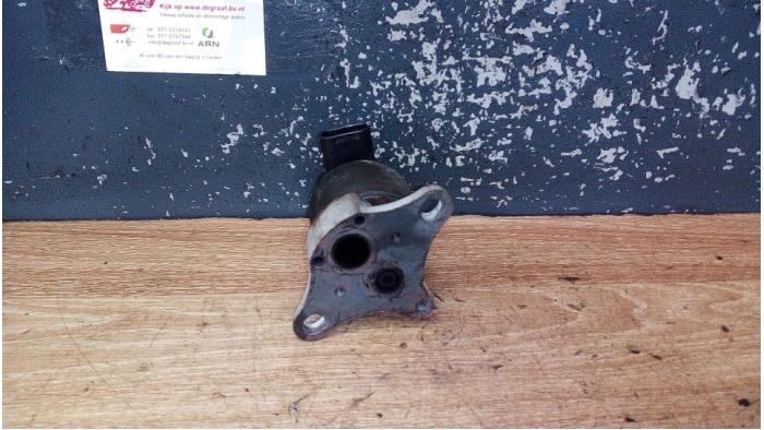 EGR Klep van een Opel Omega B (25/26/27) 2.5i V6 24V 2001