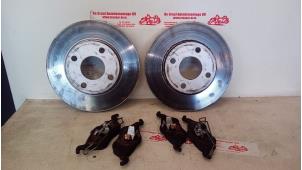 Begagnade Bromsskiva + kloss fram Ford Focus 1 Wagon 1.6 16V Pris € 50,00 Marginaltabell erbjuds av de Graaf autodemontage B.V.