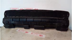 Begagnade Stötfångargrill Mercedes A (W169) 1.5 A-150 5-Drs. Pris € 25,00 Marginaltabell erbjuds av de Graaf autodemontage B.V.