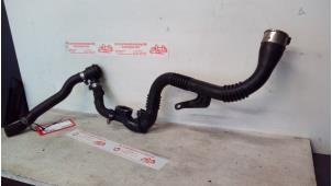 Begagnade Laddluftkylarrör Renault Clio IV (5R) 0.9 Energy TCE 90 12V Pris € 45,00 Marginaltabell erbjuds av de Graaf autodemontage B.V.