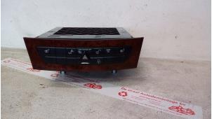 Gebruikte Paniekverlichtings Schakelaar Mercedes E (W211) 2.6 E-240 V6 18V Prijs € 65,00 Margeregeling aangeboden door de Graaf autodemontage B.V.