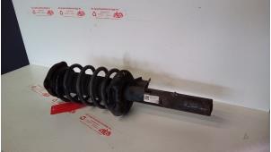 Gebruikte Schokdemperpoot rechts-voor Volkswagen Caddy III (2KA,2KH,2CA,2CH) 1.9 TDI Prijs € 40,00 Margeregeling aangeboden door de Graaf autodemontage B.V.