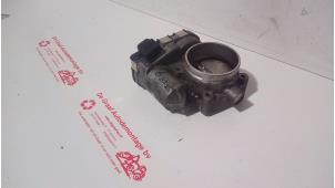 Gebruikte Gasklephuis Alfa Romeo 159 (939AX) 2.2 JTS 16V Prijs € 69,00 Margeregeling aangeboden door de Graaf autodemontage B.V.