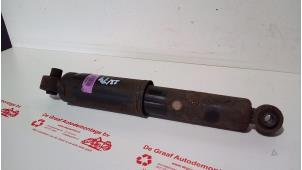 Gebruikte Schokdemper links-achter Hyundai i10 (F5) 1.1i 12V Prijs € 20,00 Margeregeling aangeboden door de Graaf autodemontage B.V.