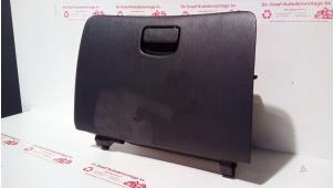 Używane Schowek w desce rozdzielczej Daihatsu Cuore (L251/271/276) 1.0 12V DVVT Cena € 25,00 Procedura marży oferowane przez de Graaf autodemontage B.V.