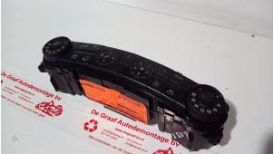 Gebruikte Chaufage Bedieningspaneel Mercedes E Combi (S211) 3.2 E-280 CDI 24V Prijs € 45,00 Margeregeling aangeboden door de Graaf autodemontage B.V.