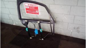 Begagnade Fönstermekanism, 4-dörrars, höger fram Audi A2 (8Z0) 1.2 TDI Pris € 50,00 Marginaltabell erbjuds av de Graaf autodemontage B.V.