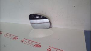 Używane Szyba lusterka prawego Skoda Fabia II Combi 1.2 TDI 12V Greenline Cena € 15,00 Procedura marży oferowane przez de Graaf autodemontage B.V.