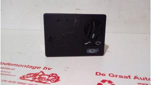 Gebruikte Schakelaar Luchtcirculatie Volkswagen Transporter/Caravelle T4 Prijs € 20,00 Margeregeling aangeboden door de Graaf autodemontage B.V.