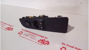 Używane Przelacznik combi okienny Fiat Bravo (198A) 1.4 16V Cena € 25,00 Procedura marży oferowane przez de Graaf autodemontage B.V.