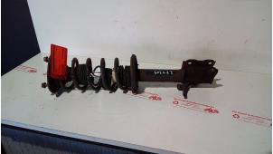 Gebruikte Schokdemperpoot links-voor Mitsubishi Colt (Z2/Z3) 1.3 16V Prijs € 40,00 Margeregeling aangeboden door de Graaf autodemontage B.V.