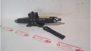 Gebruikte Krik Opel Vivaro 1.9 DI Prijs € 40,00 Margeregeling aangeboden door de Graaf autodemontage B.V.