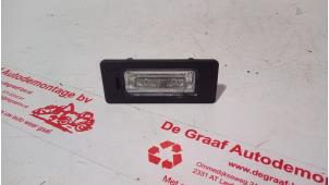 Używane Oswietlenie tablicy rejestracyjnej Skoda Fabia II Combi 1.6 TDI 16V 75 Cena € 10,00 Procedura marży oferowane przez de Graaf autodemontage B.V.