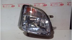 Begagnade Strålkastare, höger Opel Agila (A) 1.2 16V Pris € 30,00 Marginaltabell erbjuds av de Graaf autodemontage B.V.