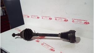 Gebruikte Aandrijfas links-voor Volkswagen Golf VI Variant (AJ5/1KA) 1.2 TSI BlueMotion Prijs € 48,40 Inclusief btw aangeboden door de Graaf autodemontage B.V.