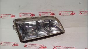 Gebruikte Koplamp rechts Volvo S40 (VS) 1.6 16V Prijs € 35,00 Margeregeling aangeboden door de Graaf autodemontage B.V.