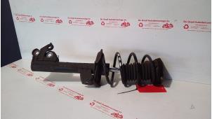 Gebruikte Veerpoot rechts-voor Mercedes B (W245) 1.7 B-170 16V Prijs € 60,00 Margeregeling aangeboden door de Graaf autodemontage B.V.