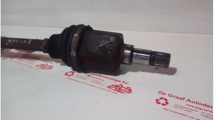 Drivaxel, vänster fram från en Ford Transit Connect 1.8 TDdi LWB Euro 4 2011